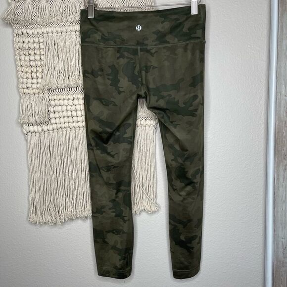 Lululemon wonder under green camo mid rise Capri leggings - Picture 4 of 7